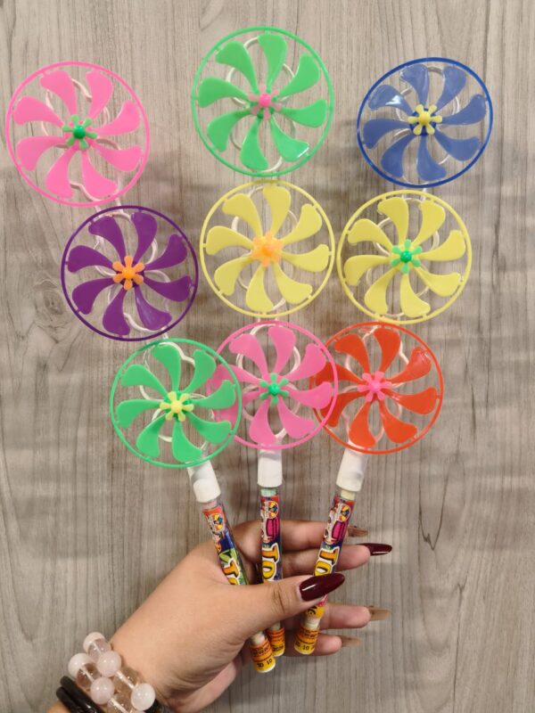 旋转小风车 rotating windmill