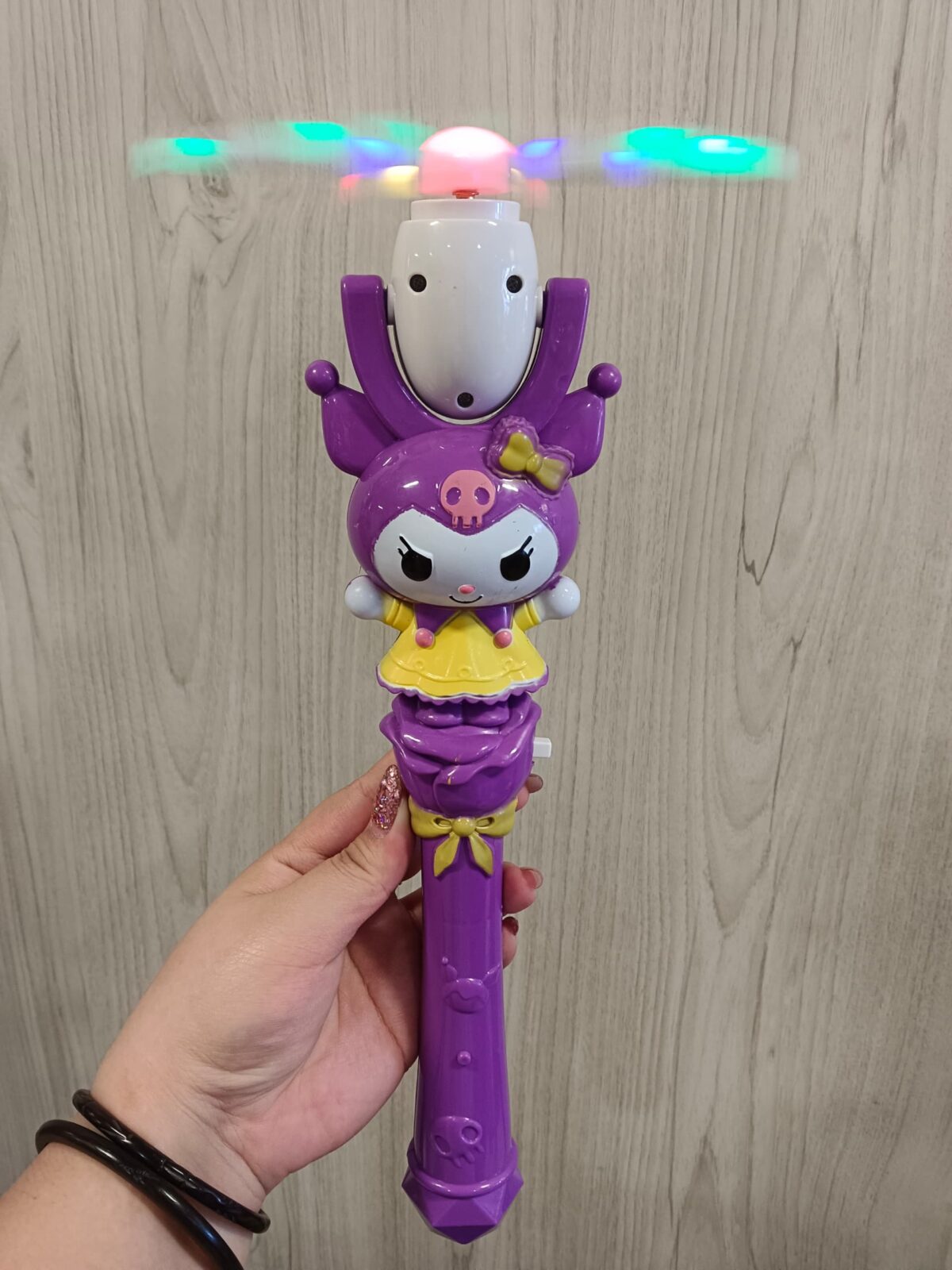 史迪奇和库洛米旋转音乐led灯棒 stitch & kuromi music rotating colorful light stick