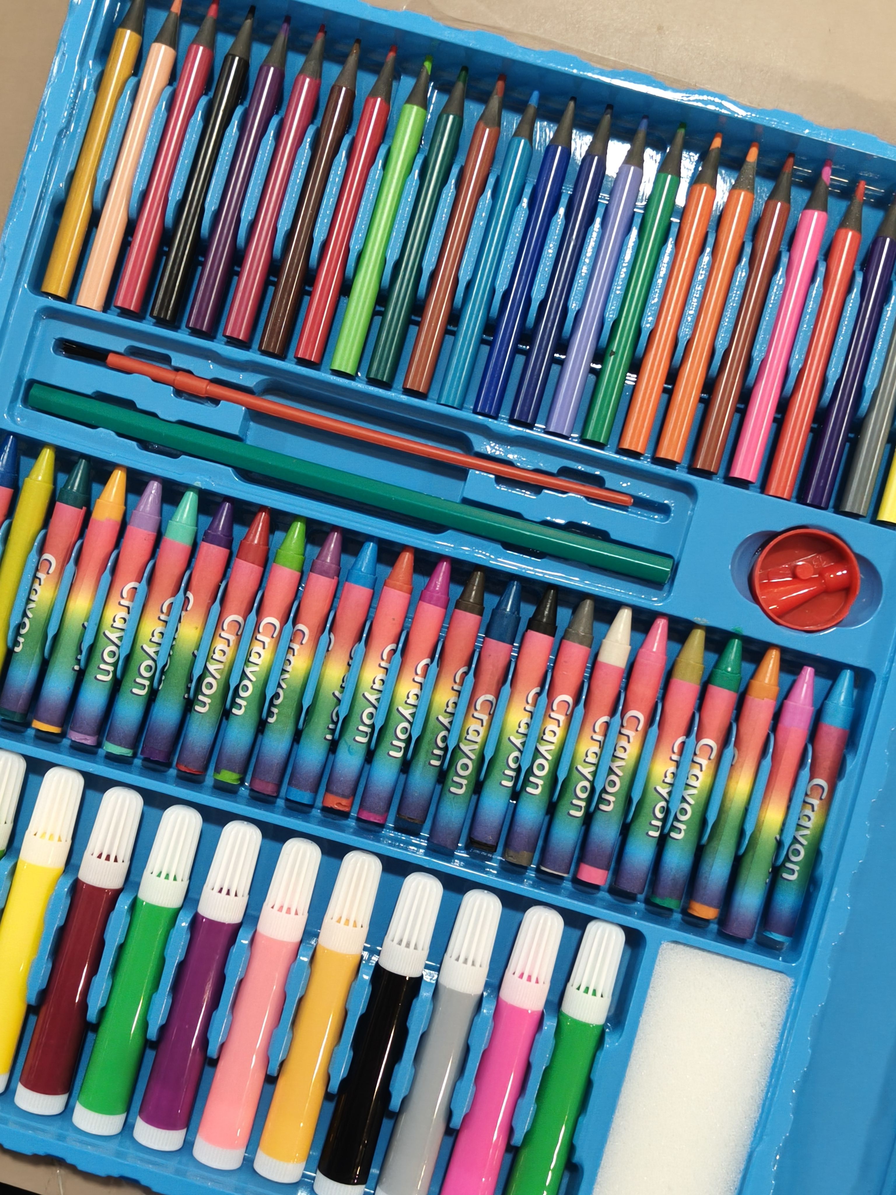 208件美术套装 art set