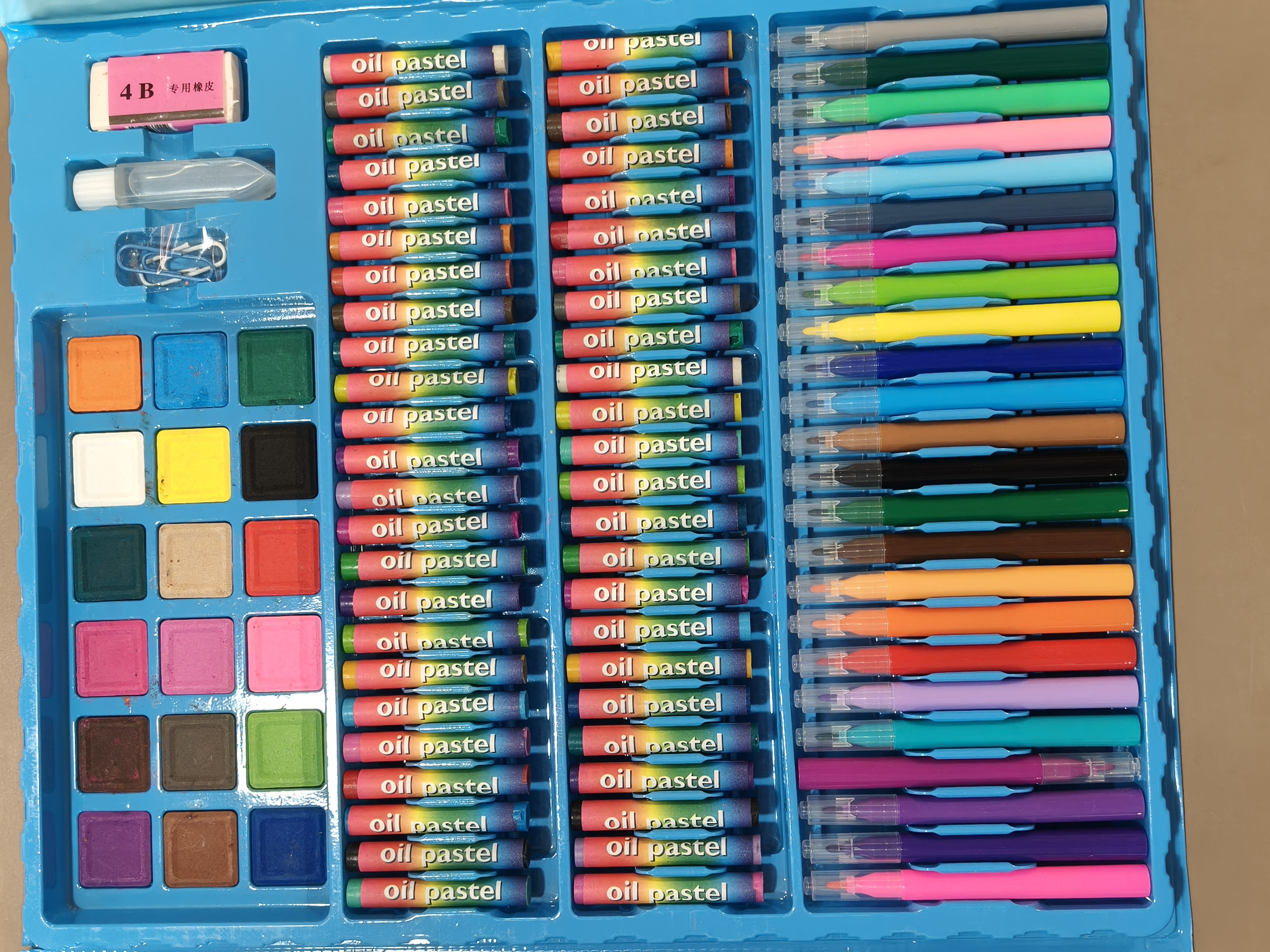 208件美术套装 art set